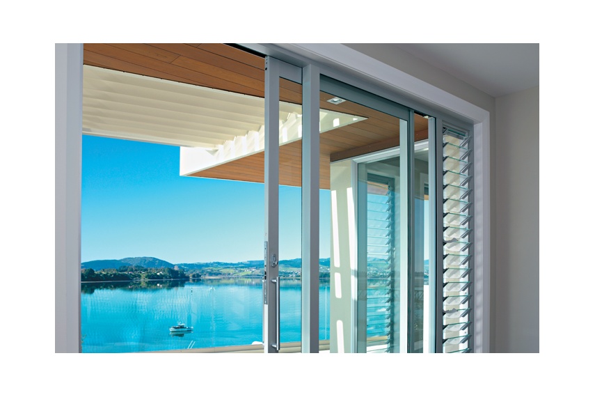Internal view of low-step top-rolling Euroslider® with Roma D-pull handle