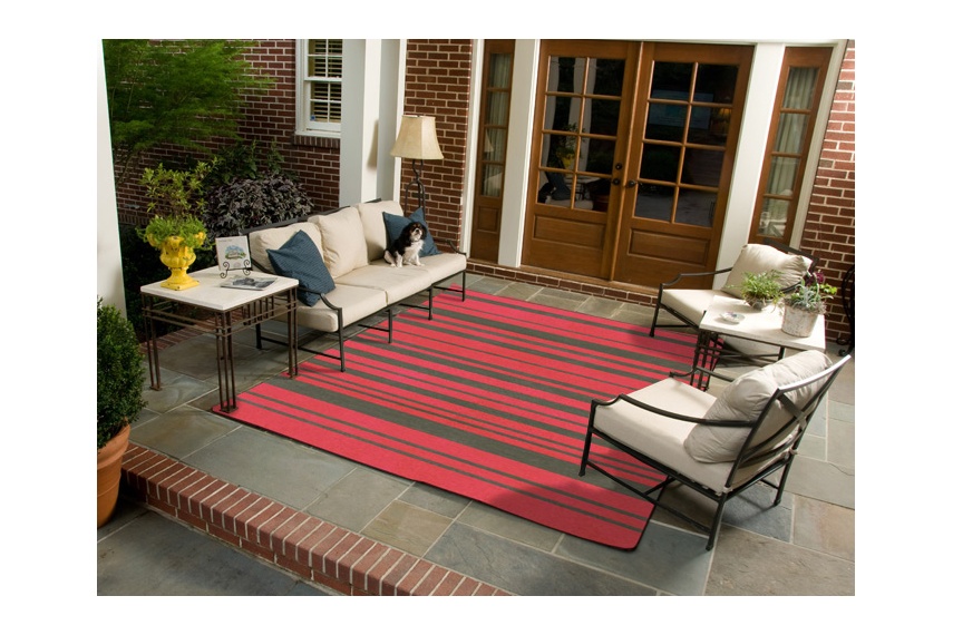 Lattitude Flying Straight – tufted hand finished UV-protected marine-grade polypropylene