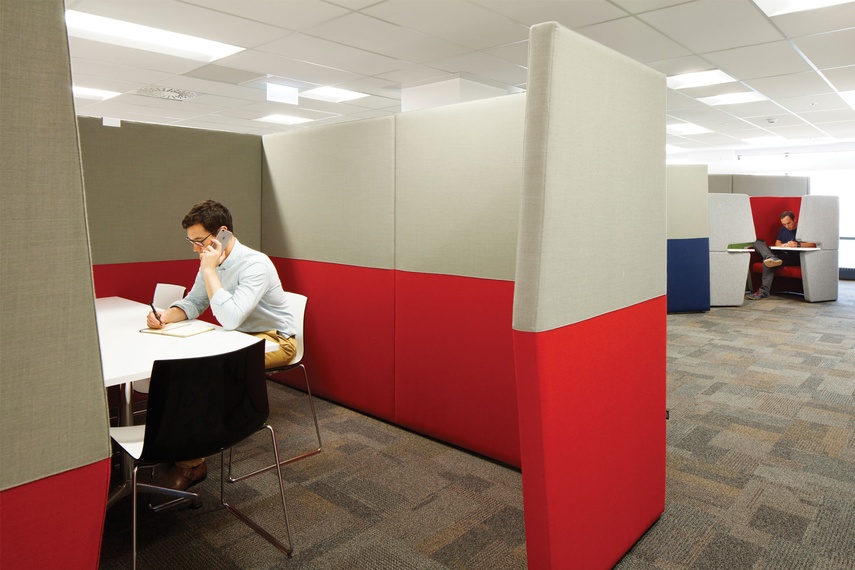 Huddle walls creating a meeting room.
