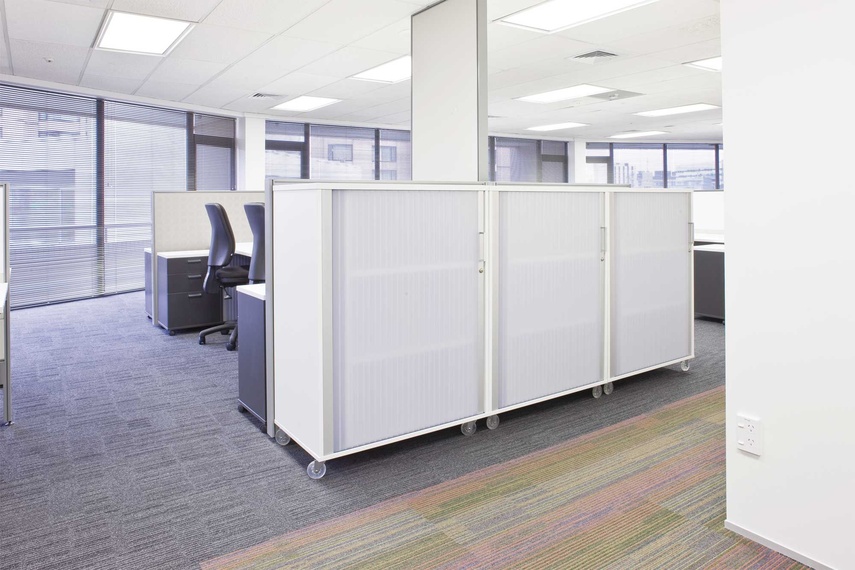 Lundia Tambour comes with fully adjustable shelves and with the option of static or castor feet