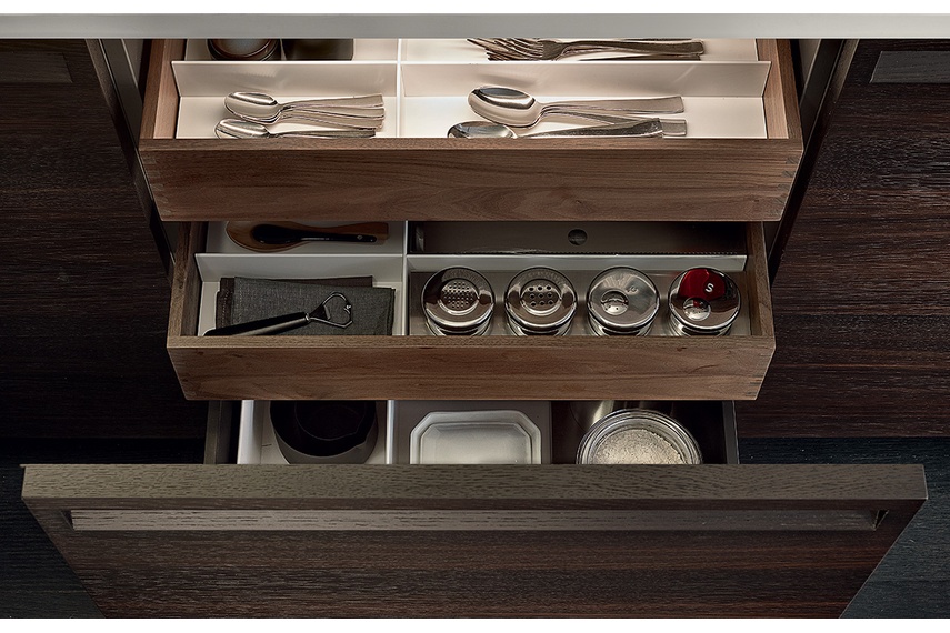 The fully integrated handle represents the most characteristic element of the Minimal kitchen.