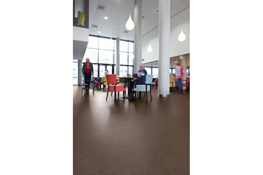 Forbo Sarlon acoustic project vinyl floor covering in a cafeteria.