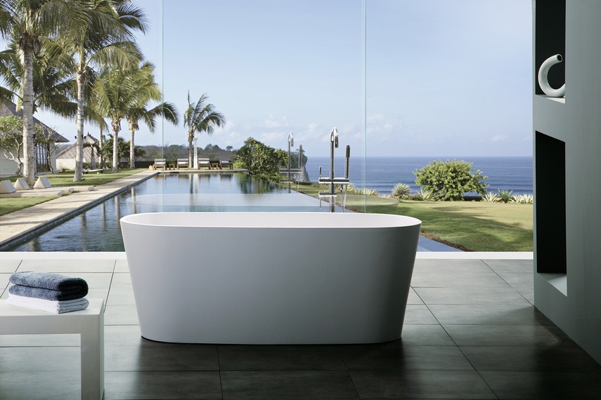 Nova freestanding bath
