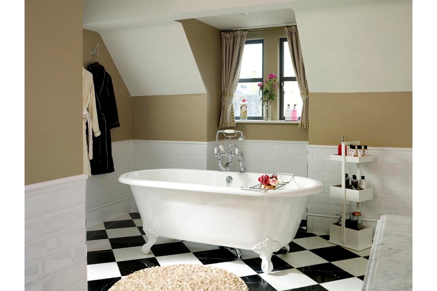Cheshire freestanding bath.