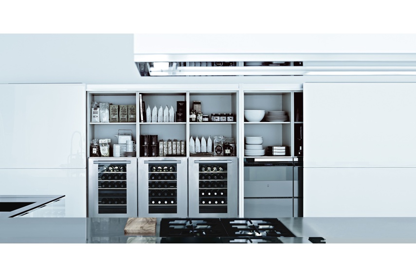 The Matrix kitchen is characterised by steel integrated handles and cutting-edge technology.