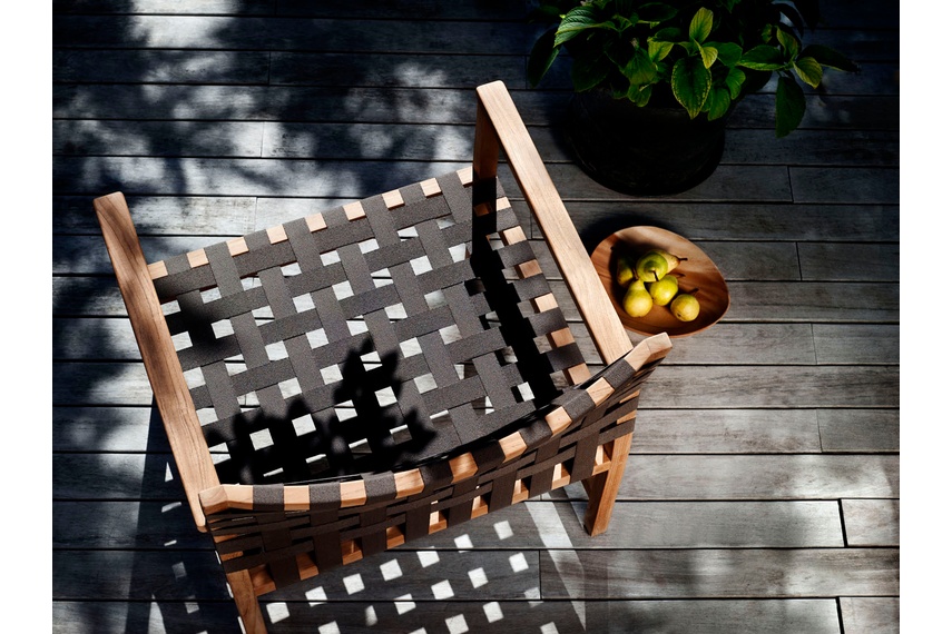 The Vis à Vis outdoor wooden furniture collection.