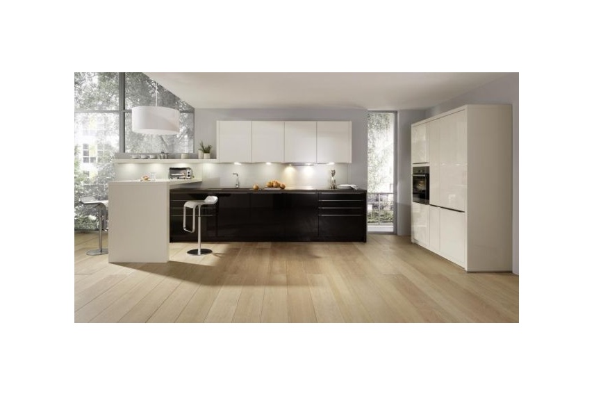 Cambia kitchen, clean-lined high gloss lacquer finish in chocolate and ivory with modern bar handle
