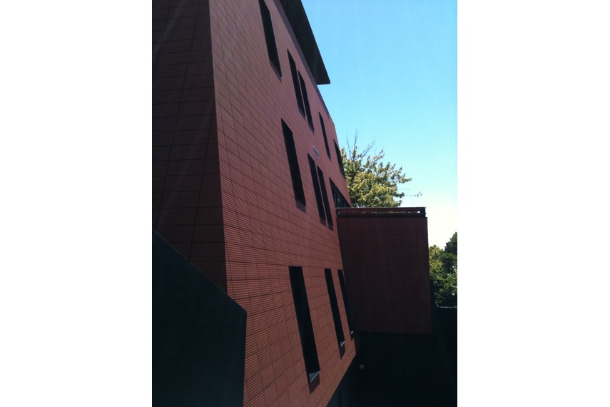 Moeding clay tiles are non-fade and frost proof.