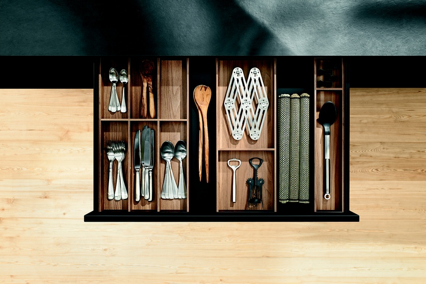 Ambia-Line is an inner dividing system for Legrabox drawers.
