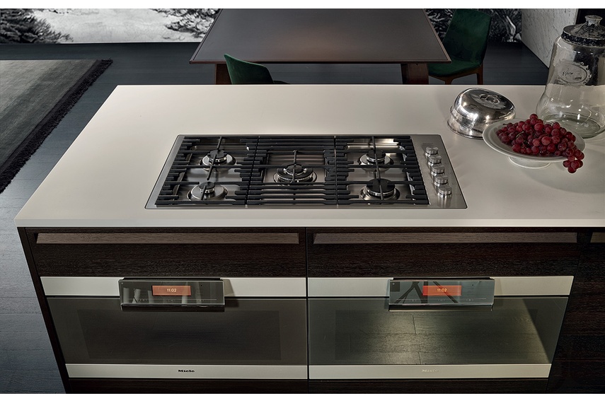 The Minimal kitchen rangehood.