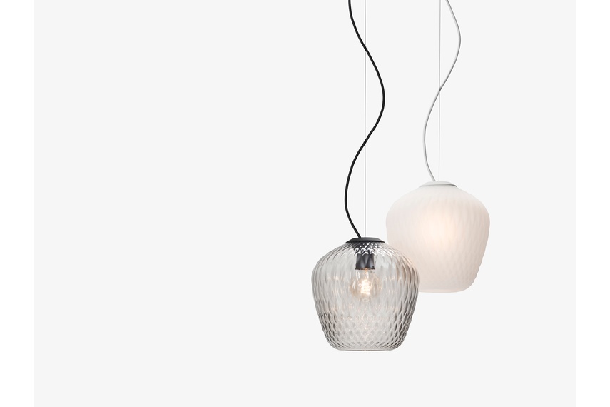 Blown pendant by &tradition.