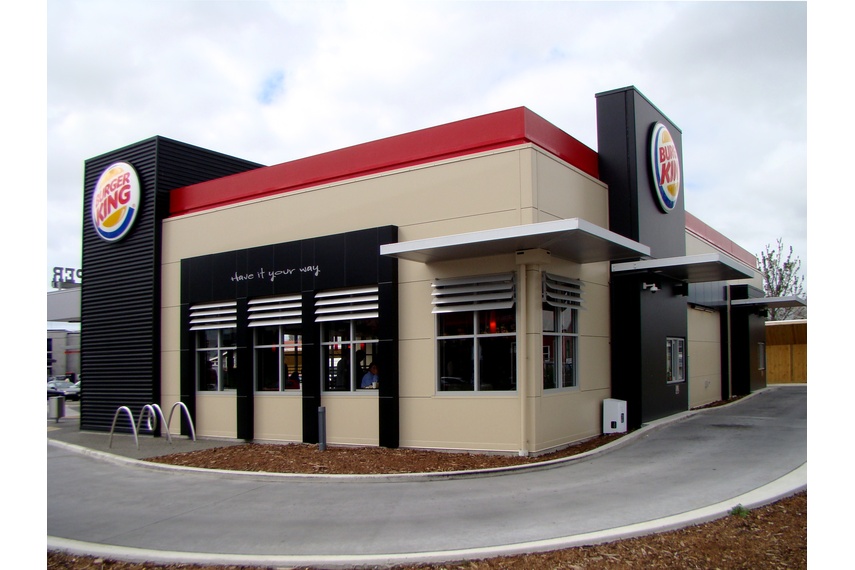 Burger King, Christchurch using Kingspan’s Trapezoidal Roof Panel (KS1000 RW) and Architectural Wall Panel (KS1000 MM). Kingspan insulated wall panels offer architects unprecedented freedom of design.