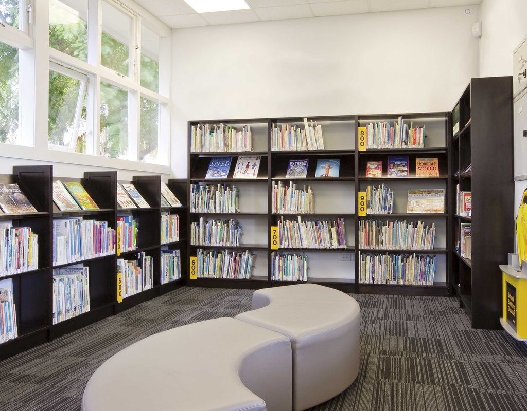 Adjustable shelving systems by Lundia Selector